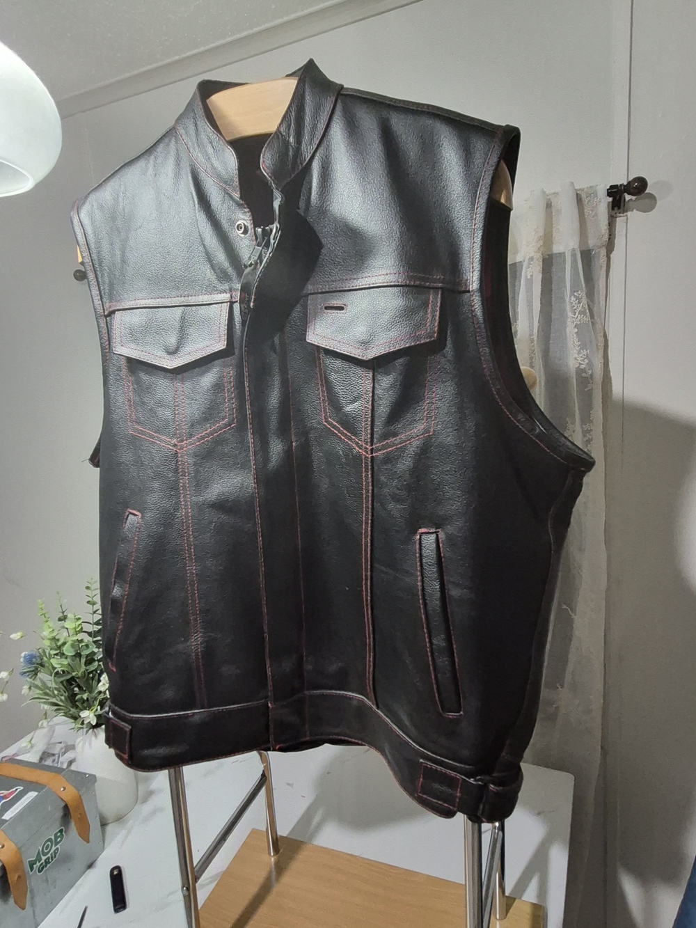 Jackets 4 Bikes Men's Leather Motorcycle Club Vest - Black with Red St